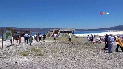  Salda Gölü'nde bayram tatili yoğunluğu