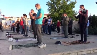 gurbetci -  Tarihi Kale Cami’de bayram namazı Videosu