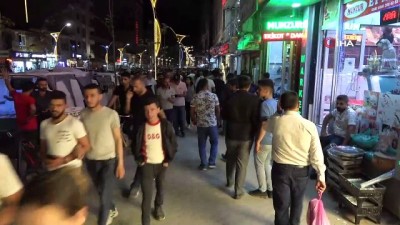 kurban bayrami -  Yüksekova'da bayram alışverişi yoğunluğu gece geç saatlere kadar sürdü Videosu