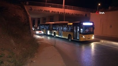  Arnavutköy’de yakıtı biten İETT otobüsü yolda kaldı, ilçe çıkışında trafik durdu