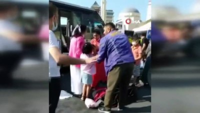 belediye otobusu -  Belediye otobüsü ile dolmuş çarpıştı: 5’i çocuk 11 yaralı Videosu