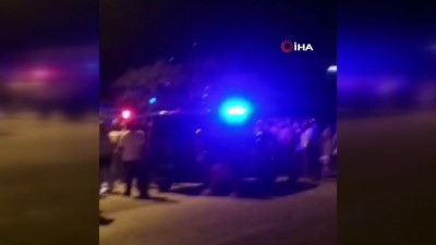 bicakli yaralama -  Bursa'da hareketli dakikalar...Mahalleli, bıçaklı yaralama şüphelisinin saklandığı evi taşladı Videosu