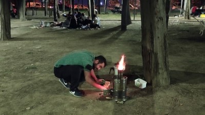 İSTANBUL - Sıcaktan bunalan vatandaşlar parkları doldurdu
