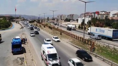  Kilit kavşak Kırıkkale'de, bayramın ikinci gününde trafik yoğunluğu