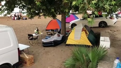 ilginc goruntu -  Oteller yüzde yüz doldu, dışarıda kalan tatilciler araçlarında ve yerlerde uyudu Videosu