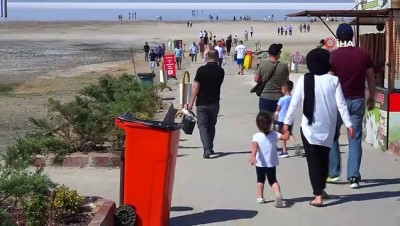 bayram ziyareti -  Tuz Gölü’nde yürüme turizmi bayramda da sahillerdeki yoğunluğu aratmadı Videosu