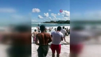 plaj -  23 yaşındaki genç, girilmesi yasaklanan denizde kayboldu Videosu