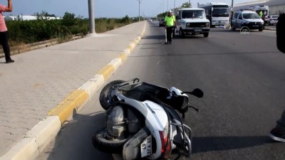 motosiklet surucusu - ANTALYA - Midibüs ile motosiklet çarpıştı: 1 ölü, 1 yaralı Videosu