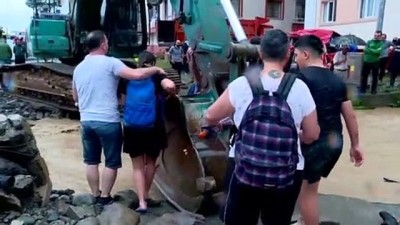 is makinasi - ARTVİN - İçişleri Bakanı Soylu, Arhavi'de sel bölgesinde incelemelerde bulundu (2) Videosu