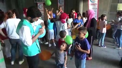 BEYRUT - Cansuyu Derneği gönüllüleri Lübnan'daki yetim ve öksüz çocuklara bayram harçlığı verdi