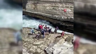 kayali -  Dalgalara kapılan vatandaşı kurtarmak için zamanla yarıştırlar Videosu