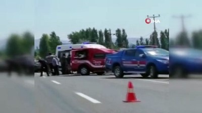  Malatya'da iki otomobil kafa kafaya çarpıştı: 2 ölü, 4 yaralı