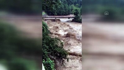 RİZE - Ardeşen'de sağanak yağış nedeniyle dereler taştı