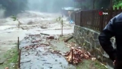 yagmur -  Rize sular altında...Sağanak yağış sele neden oldu Videosu