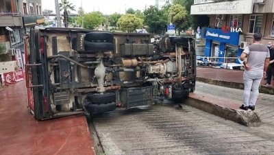  Samsun'da kamyonet devrildi: 1 yaralı