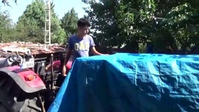 AMASYA - Köy çocukları traktör römorkunu havuza çevirdi