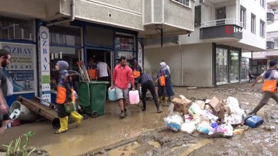 hasar tespit -  Arhavi’de yaşanan sel afetinin ardından temizlik çalışmaları devam ediyor Videosu