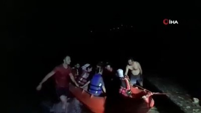 baraj kapaklari -  Dicle Nehri kenarında mahsur kalan 21 vatandaşı AFAD ve JAK ekiplerince kurtardı Videosu