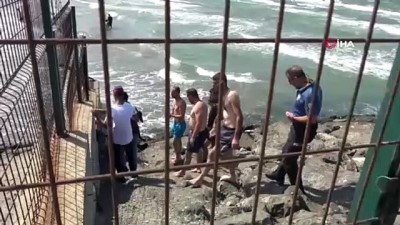bogulma tehlikesi -  Karadeniz'de can pazarı... Babalarını kurtarmaya giden 2 kız çocuğu ve babaları boğulma tehlikesi geçirdi Videosu