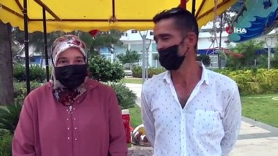 arefe gunu -  Kimse görmedi zannetti, yaptığı hareketle gönülleri kazandı...Türkiye çocuk mezarlarına balon bağlayan baloncuyu sahiplendi Videosu