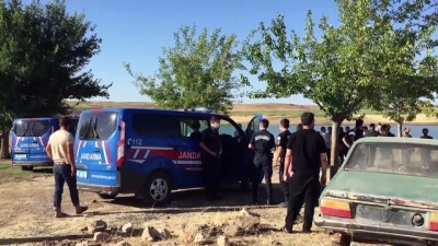 dalgic polis - ŞANLURFA - Atatürk Baraj Gölü'ne giren 3 kardeşten ikisi hayatını kaybetti, biri tedavi altına alındı (3) Videosu