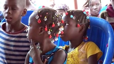 BAMAKO - Cansuyu Derneği Mali'de yetimlerin yüzünü güldürdü