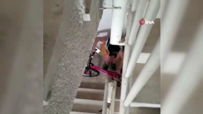 amator -  Bisiklet ve ayakkabı çalan kadın hırsız, amatör kameraya yakalandı Videosu