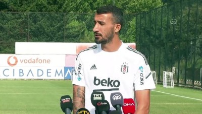 İSTANBUL - Beşiktaş’ın yeni transferi  Mehmet Topal, gazetecilerin sorularını cevapladı