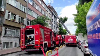 İSTANBUL - Fatih'te bir binanın çatısında çıkan yangın söndürüldü