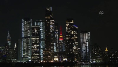 olimpiyat - NEW YORK - Empire State Binası, olimpiyatlara katılan ülke bayraklari renkleriyle ışıklandırıldı Videosu