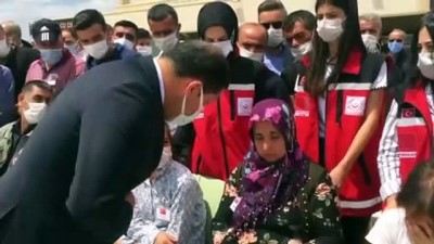 teroristler - AMASYA - Fırat Kalkanı Harekatı bölgesinde şehit olan Er Arslan'ın cenazesi Merzifon Havalimanı'nda törenle karşılandı Videosu