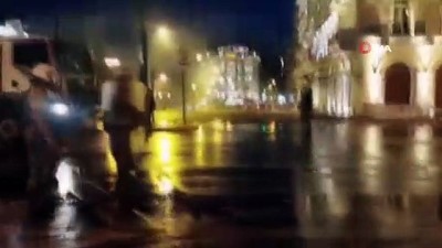 goz yasartici gaz -  - Atina'da aşı zorunluluğuna karşı düzenlenen protesto çatışmaya dönüştü Videosu