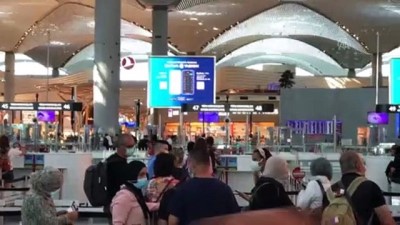 İSTANBUL - Havalimanlarında Kurban Bayramı tatili dönüşü yoğunluğu devam ediyor