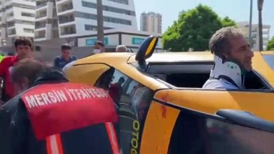 MERSİN - Devrilen taksinin şoförü yaralandı
