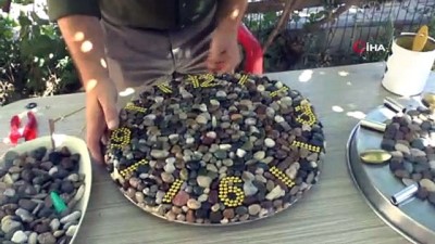 sanat eseri -  Nehir ve derelerden topladığı renkli taşları sanata dönüştürüyor Videosu