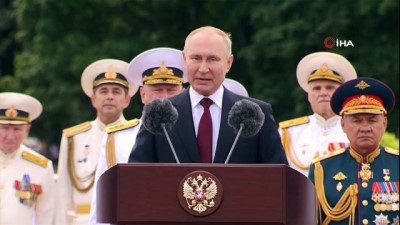  - Putin: 'Düşmanı tespit etme ve önlenemez saldırı gerçekleştirme yeteneğine sahibiz'
- Putin, Rus denizcilerin Donanma Günü'nü kutladı
