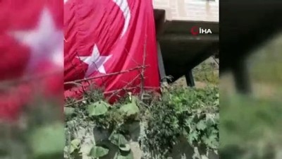 teroristler -  Şehit ateşi düşen eve Türk bayrağı asıldı Videosu