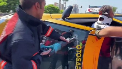 taksi soforu -  Takla atan araçta mahsur kalan taksi şoförü, otomobilin camı kesilerek kurtarıldı Videosu