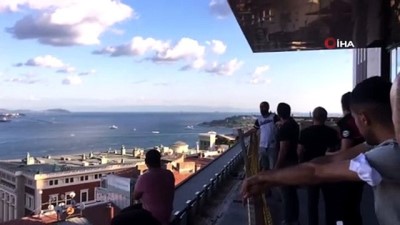 intihar girisimi -  Taksim’de nefes kesen anlar: Polisin hayat kurtaran müdahalesi kamerada Videosu