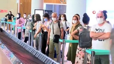 tatil -  Bayramın tatilinin son gününde İstanbul Havalimanı’nda 159 bin yolcu seyahat etti Videosu