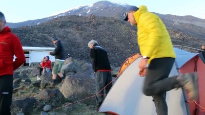 muhabir - IĞDIR - Ağrı Dağı eteklerinde köylüler, tırmanış turizmini 'lojistik destekle' kazanca dönüştürdü Videosu
