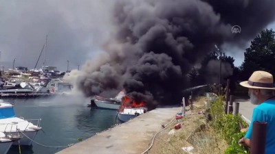 İSTANBUL - Maltepe'de tekne yangını (1)