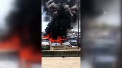 İSTANBUL - Maltepe'de tekne yangını (2)