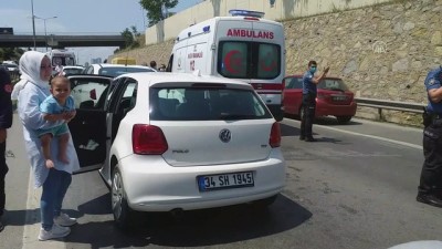 İSTANBUL - Pendik'te zincirleme trafik kazasında 2 kişi yaralandı