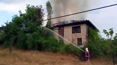 ahsap ev - KASTAMONU - Yıldırım isabet eden evde yangın çıktı Videosu