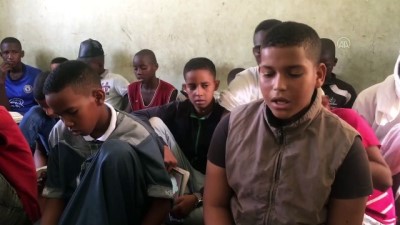 ayetler - NUAKŞOT - Hafızlar ülkesi Moritanya'da Kur'an eğitimi tahta levhalarla veriliyor Videosu
