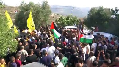 yazili aciklama - RAMALLAH - İsrail askerleri tarafından vurularak hayatını kaybeden Filistinli gencin cenaze töreni Videosu