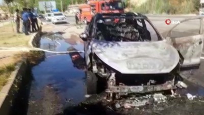  Seyir halindeki otomobil alev alev yandı