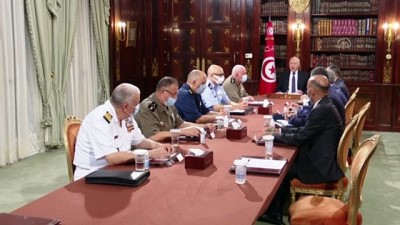 basbakan - Tunus Cumhurbaşkanı, meclisin tüm yetkilerini dondurduğunu ve milletvekillerinin dokunulmazlıklarını askıya aldığını duyurdu (1) Videosu