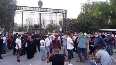 TUNUS - Nahda Hareketi destekçileri, parlamento binası önünde toplandı